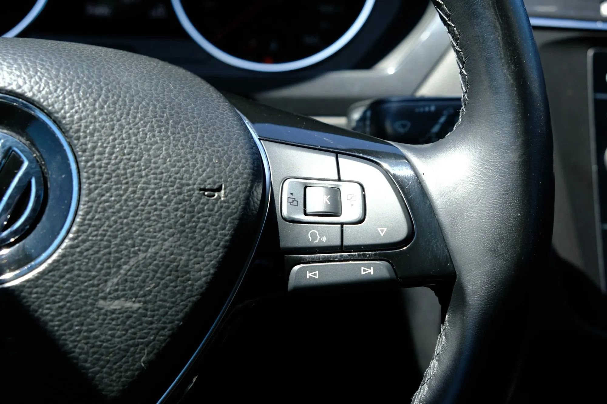 Used 2018 Volkswagen Tiguan SE FWD image 41