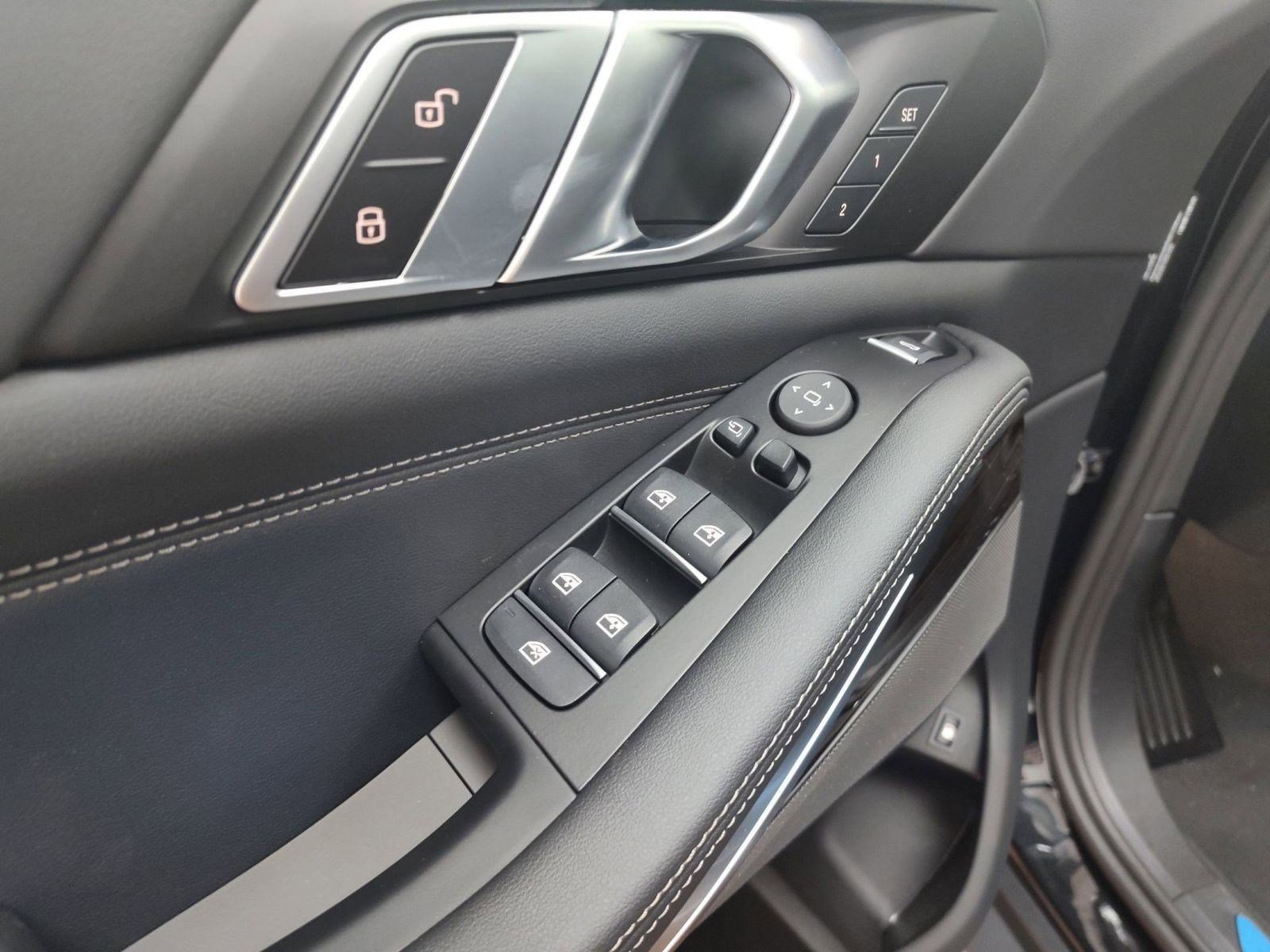 Used 2026 BMW X5 xDrive50e w/ Premium Package image 12