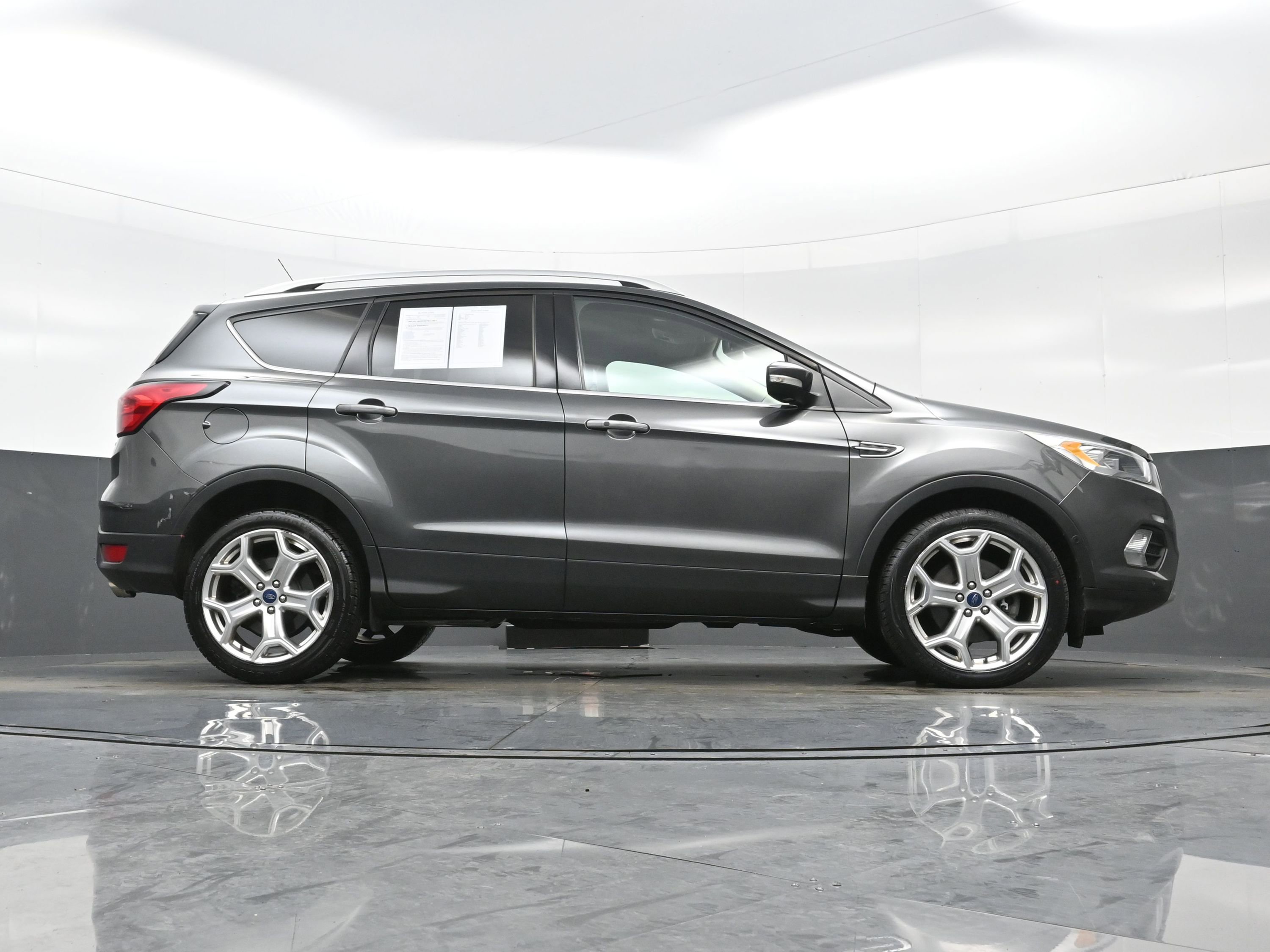 Used 2019 Ford Escape Titanium image 31