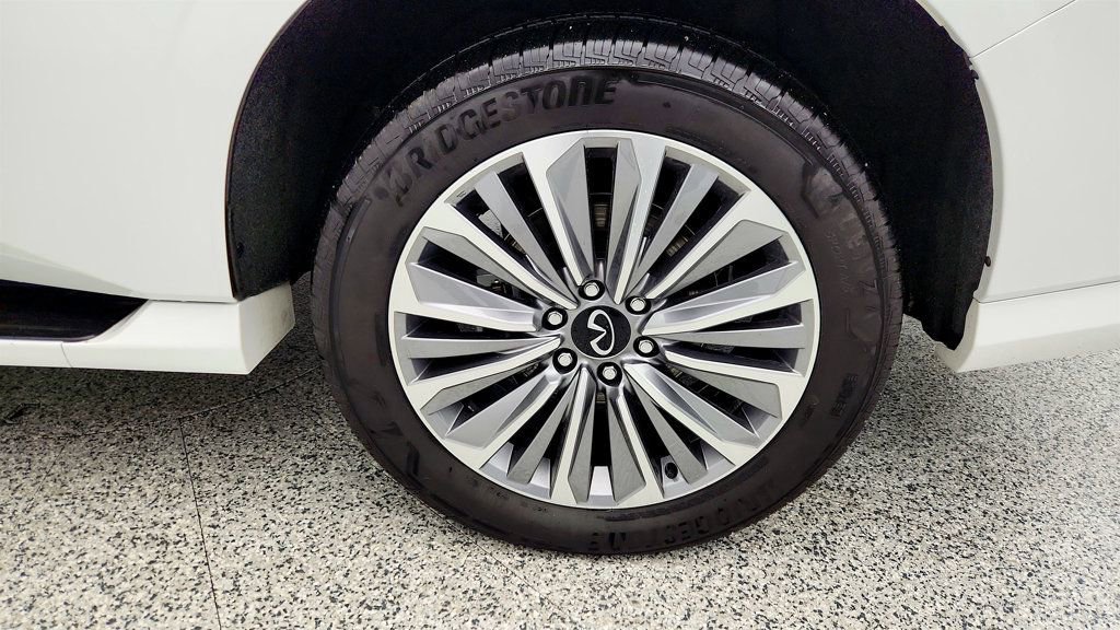 Used 2025 INFINITI QX80 Sensory image 9