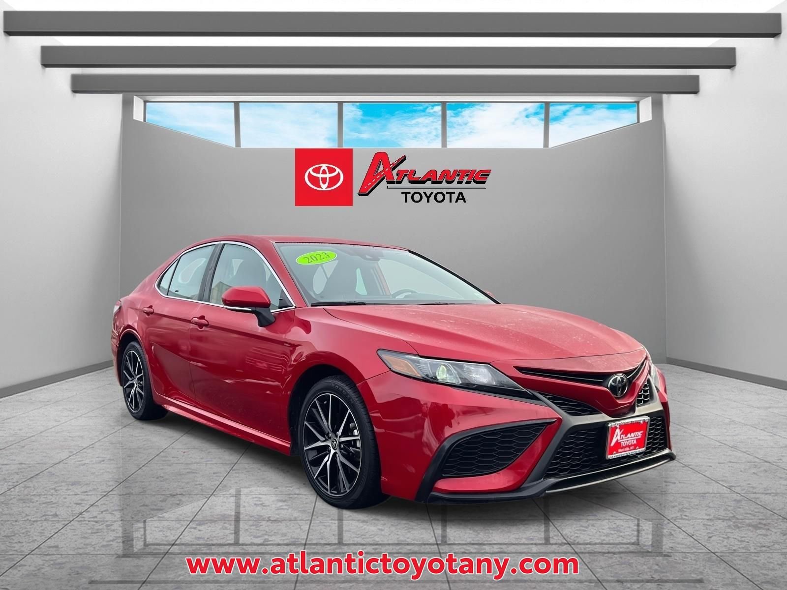 Used 2023 Toyota Camry SE image 1