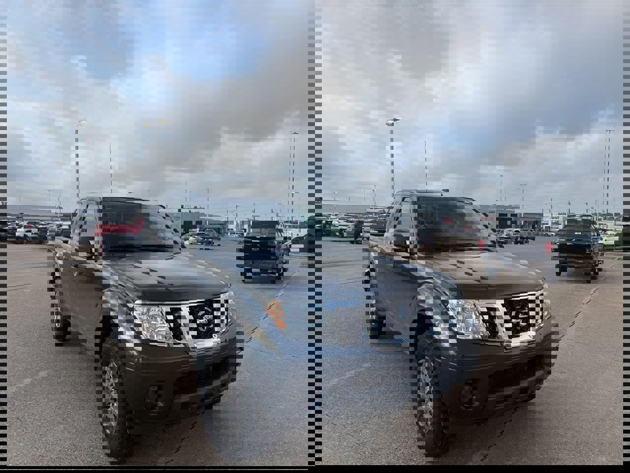 Used 2016 Nissan Frontier SV image 1