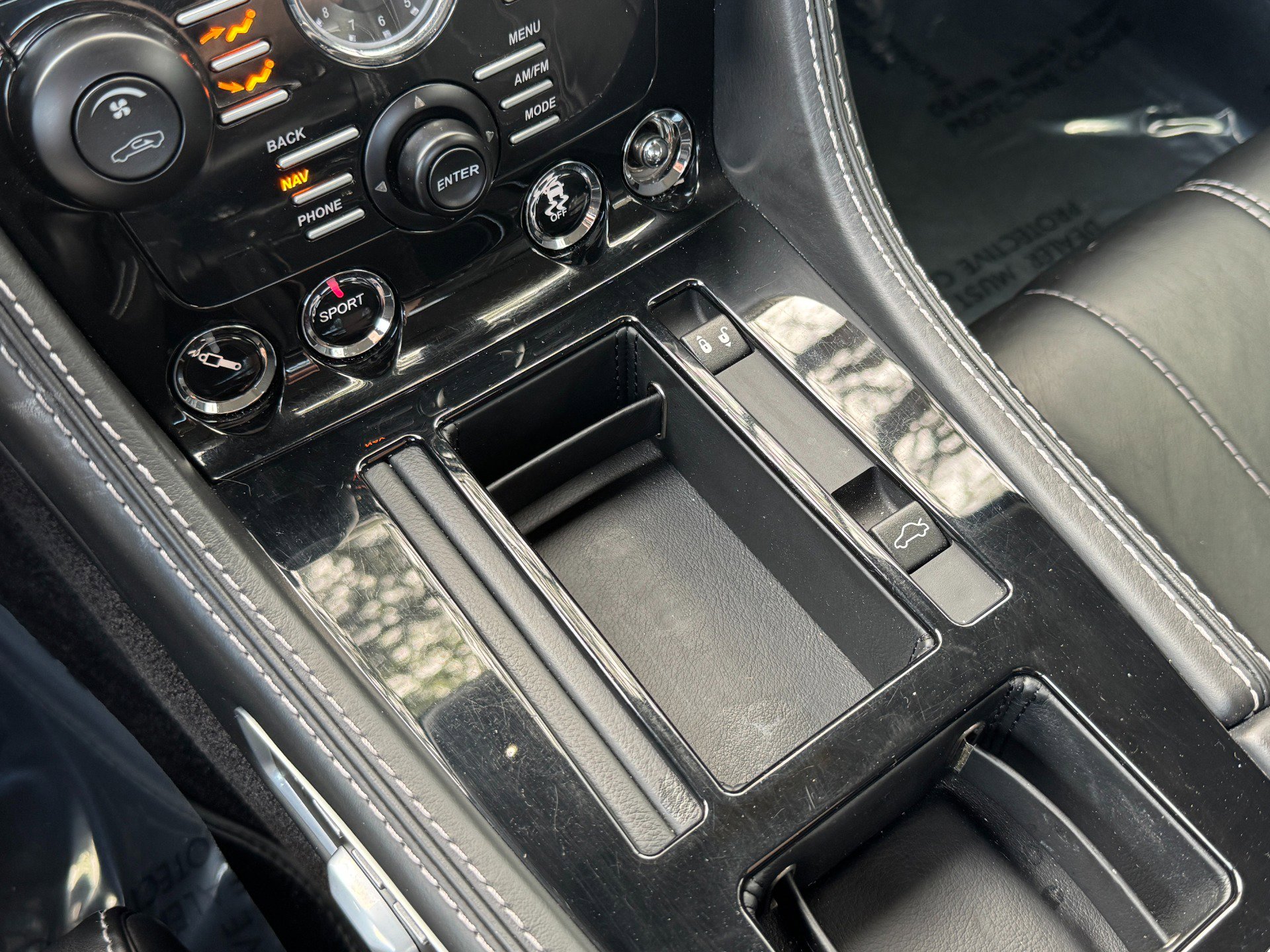 Used 2015 Aston Martin DB9 Coupe image 47