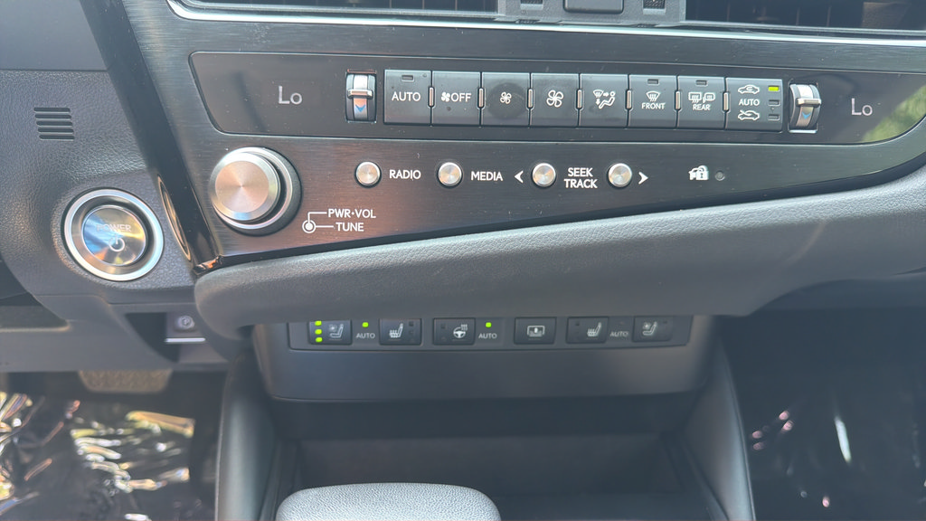 Used 2024 Lexus ES 300h w/ Premium Package FWD image 31