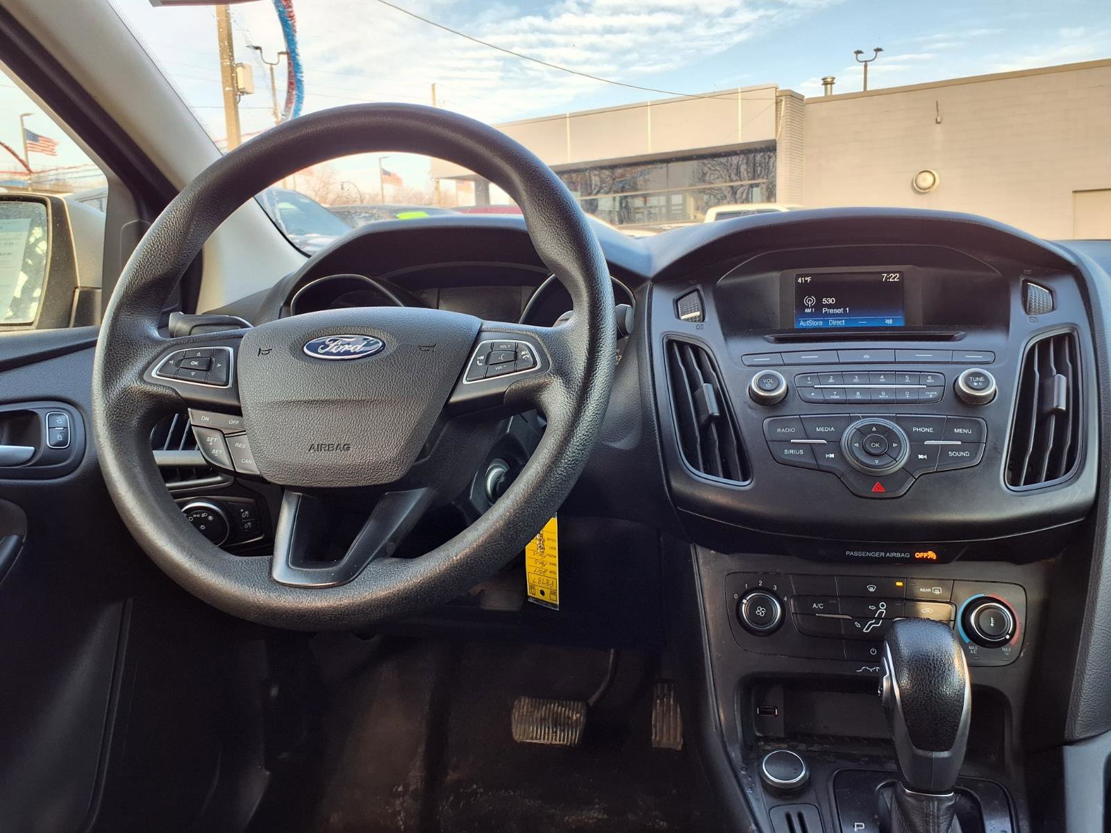 Used 2017 Ford Focus SE image 4