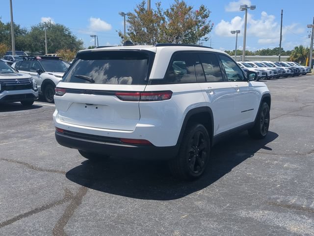 Used 2023 Jeep Grand Cherokee Altitude RWD image 6