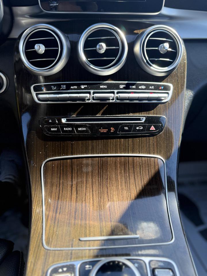 Used 2019 Mercedes-Benz GLC 300 w/ Premium Package image 29