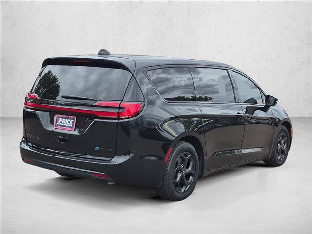 Used 2023 Chrysler Pacifica Limited w/ S Appearance Package FWD image 5
