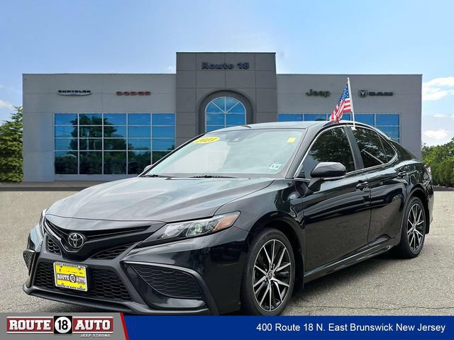 Used 2023 Toyota Camry SE AWD/4WD image 2
