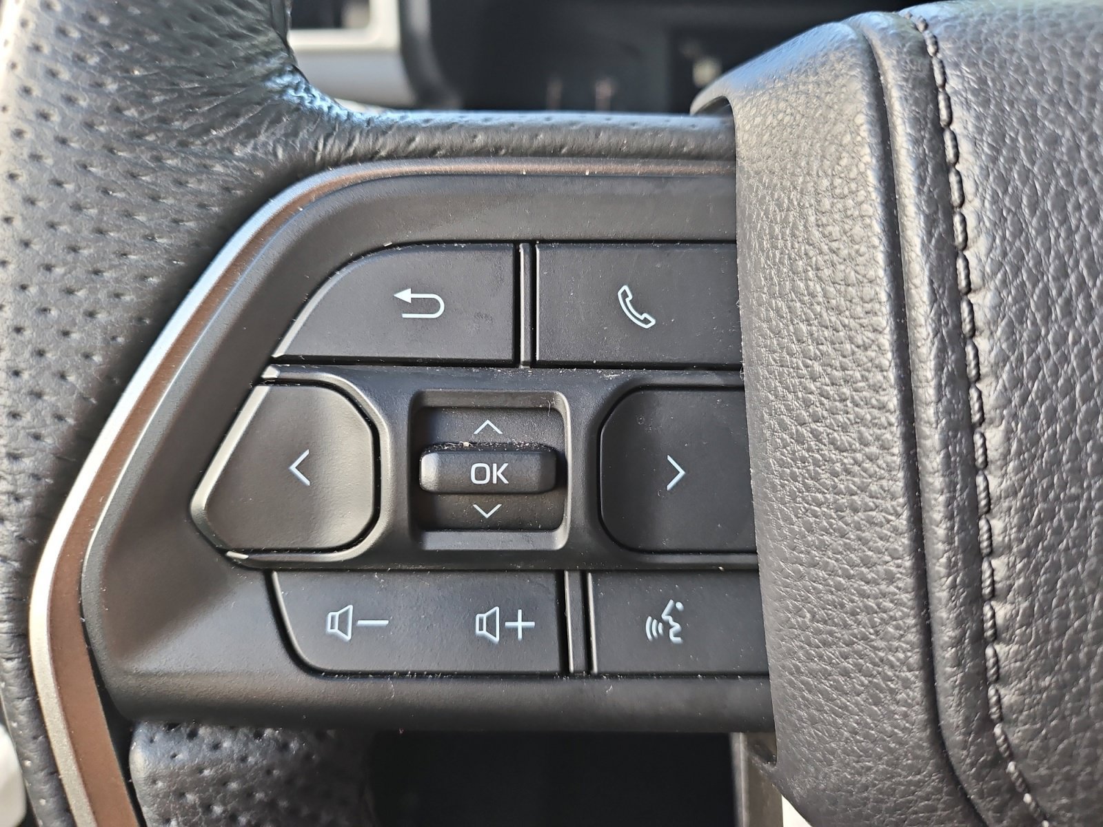 Used 2025 Toyota Tacoma SR5 w/ SR5 Upgrade Package RWD image 30