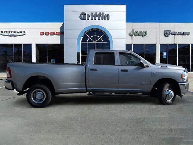 Used 2022 RAM 3500 Tradesman w/ Chrome Appearance Group image 3