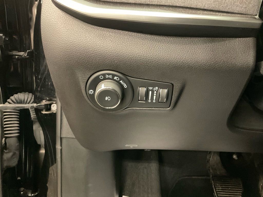 Used 2024 Jeep Compass Latitude image 14