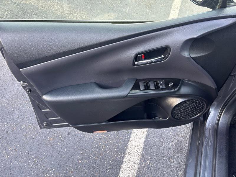 Used 2020 Toyota Prius LE AWD/4WD image 9