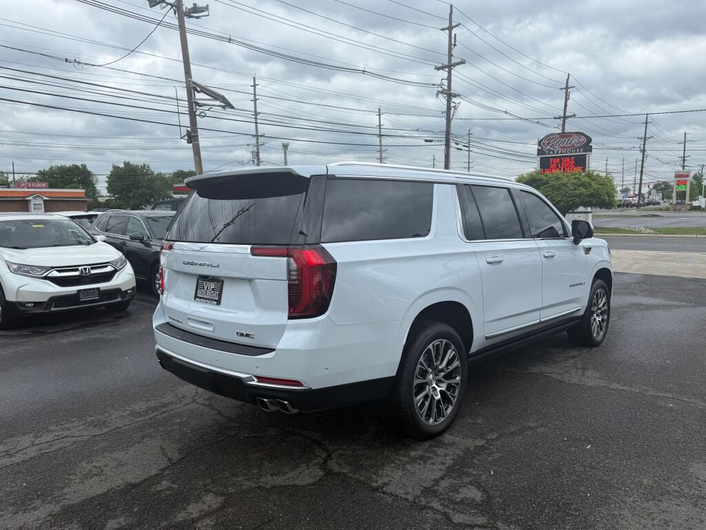Used 2026 GMC Yukon XL Denali w/ Sun & Power Step Package AWD/4WD image 7