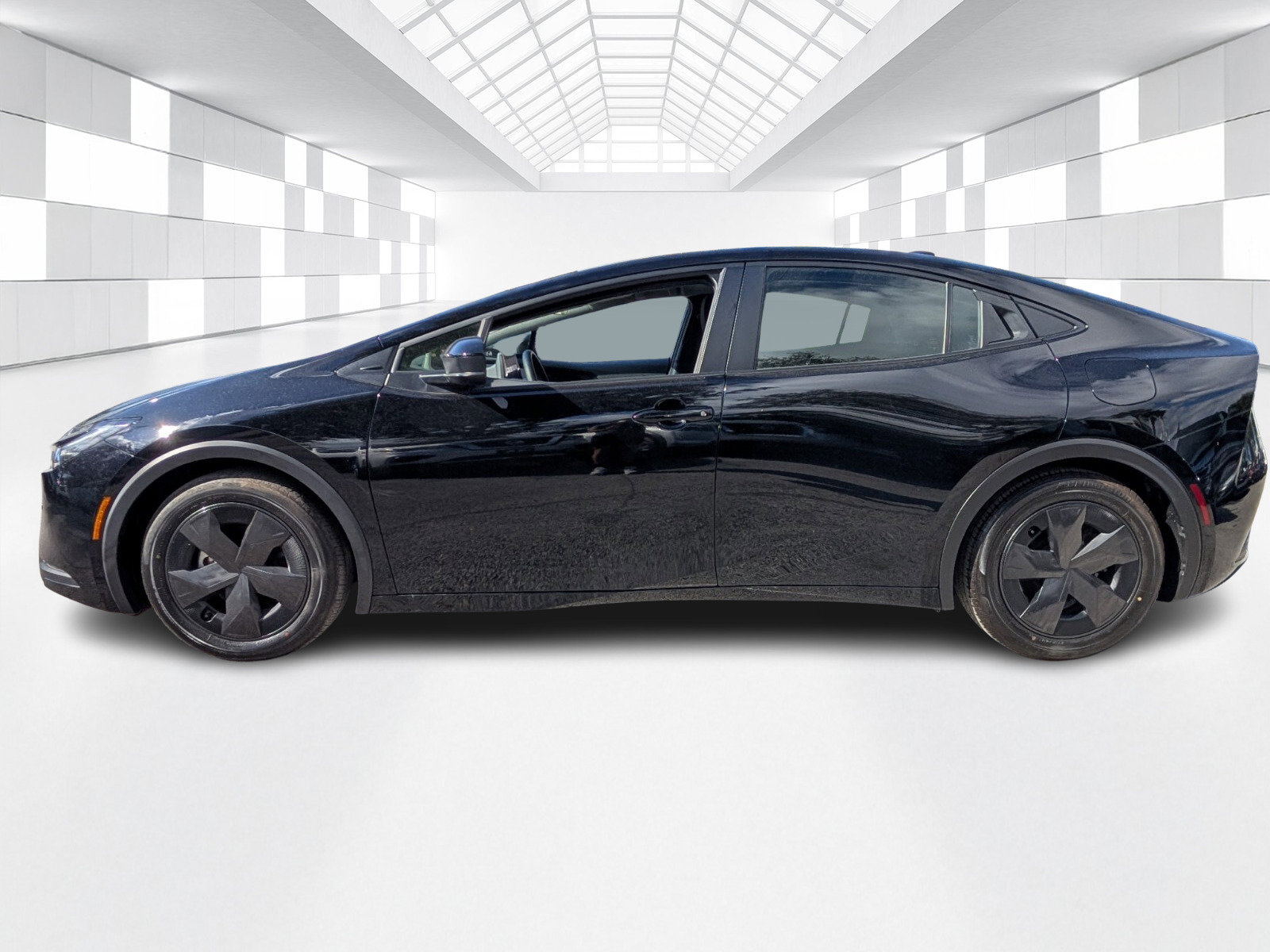 Used 2024 Toyota Prius LE image 3