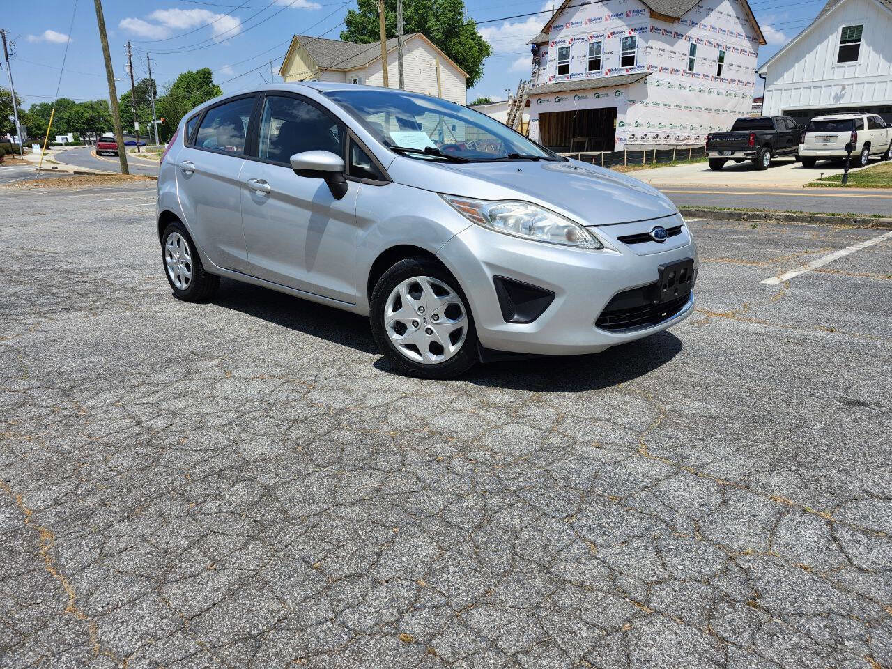 Used 2012 Ford Fiesta SE FWD image 1