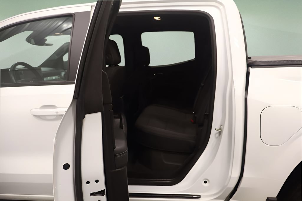 Used 2023 Chevrolet Colorado LT w/ LT Convenience Package II AWD/4WD image 15