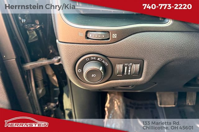 Used 2020 Jeep Cherokee Trailhawk w/ Cold Weather Group AWD/4WD image 17