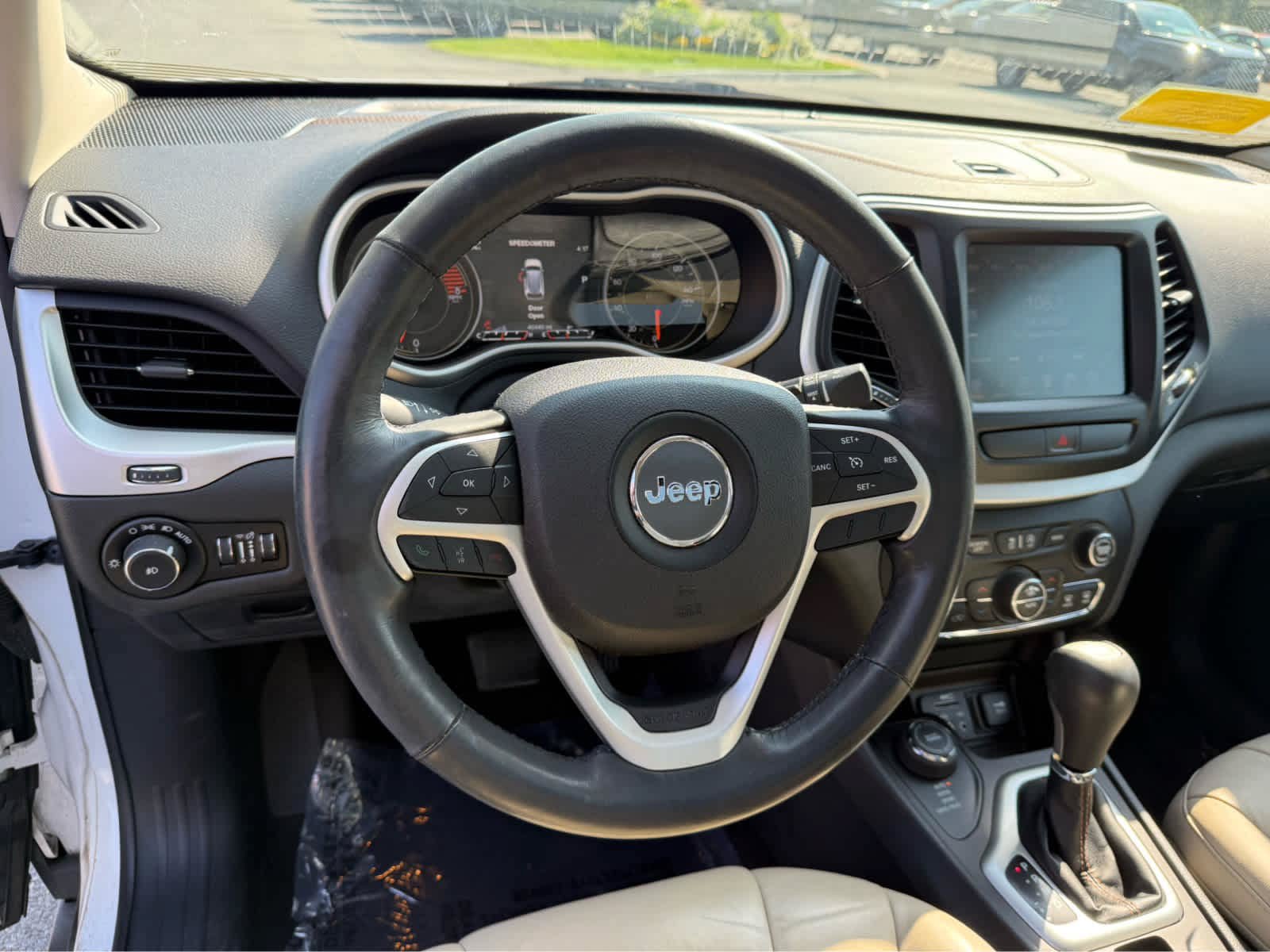 Used 2016 Jeep Cherokee Limited AWD/4WD image 12