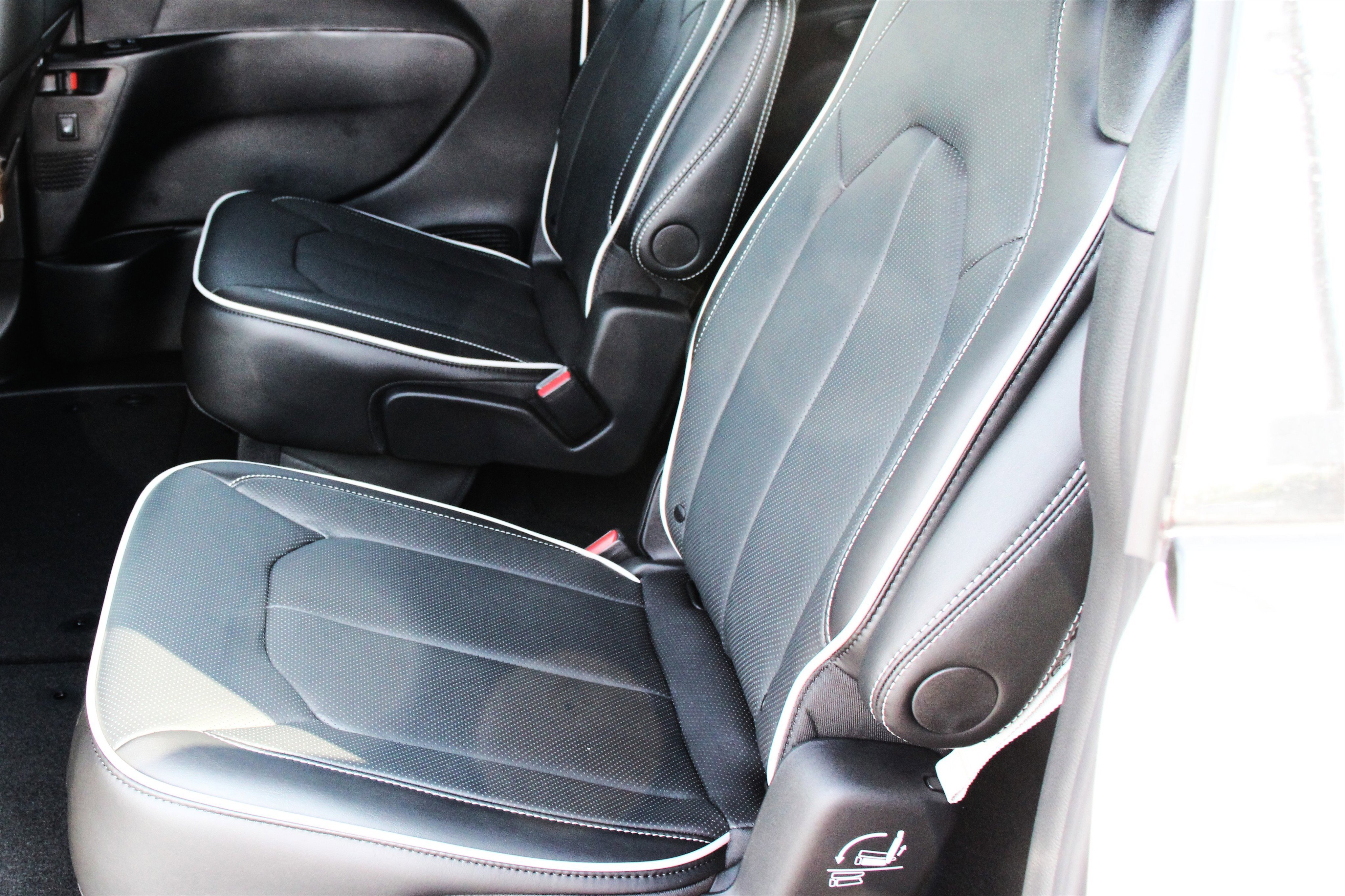 New 2026 Chrysler Pacifica Limited w/ S Appearance Package image 25