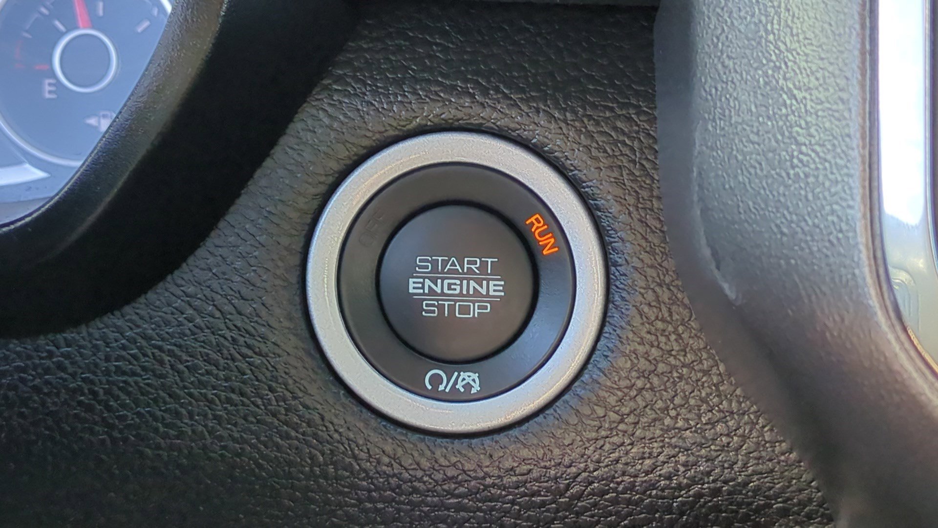 Used 2025 RAM 1500 Laramie w/ Sport Appearance Package image 15