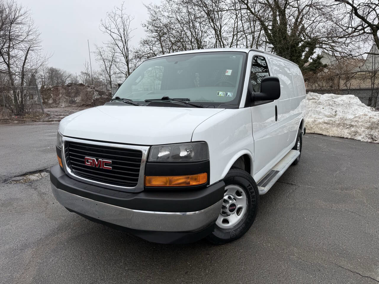 Used 2017 GMC Savana 2500 RWD image 1