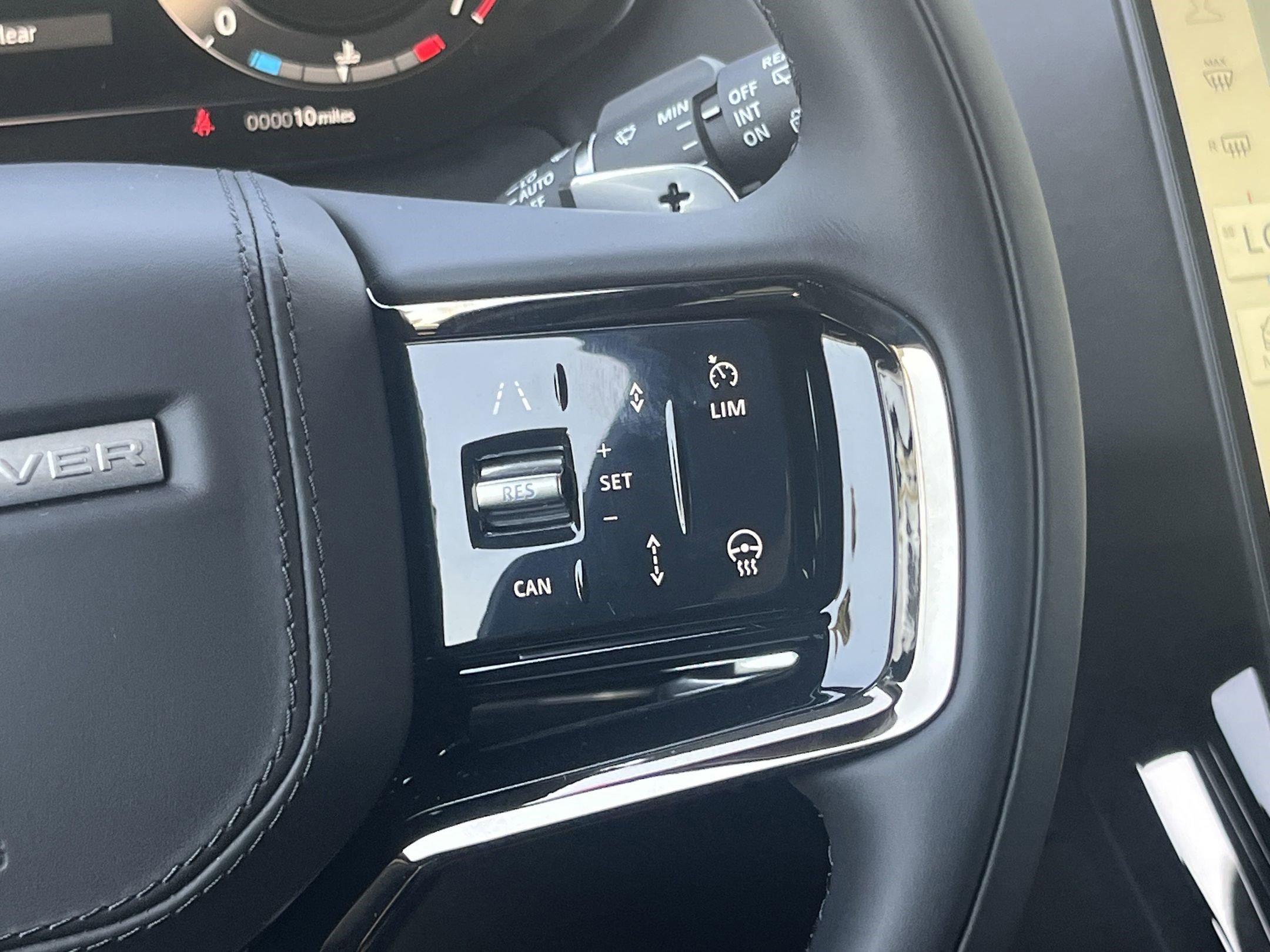 Used 2025 Land Rover Range Rover Sport Dynamic SE image 17