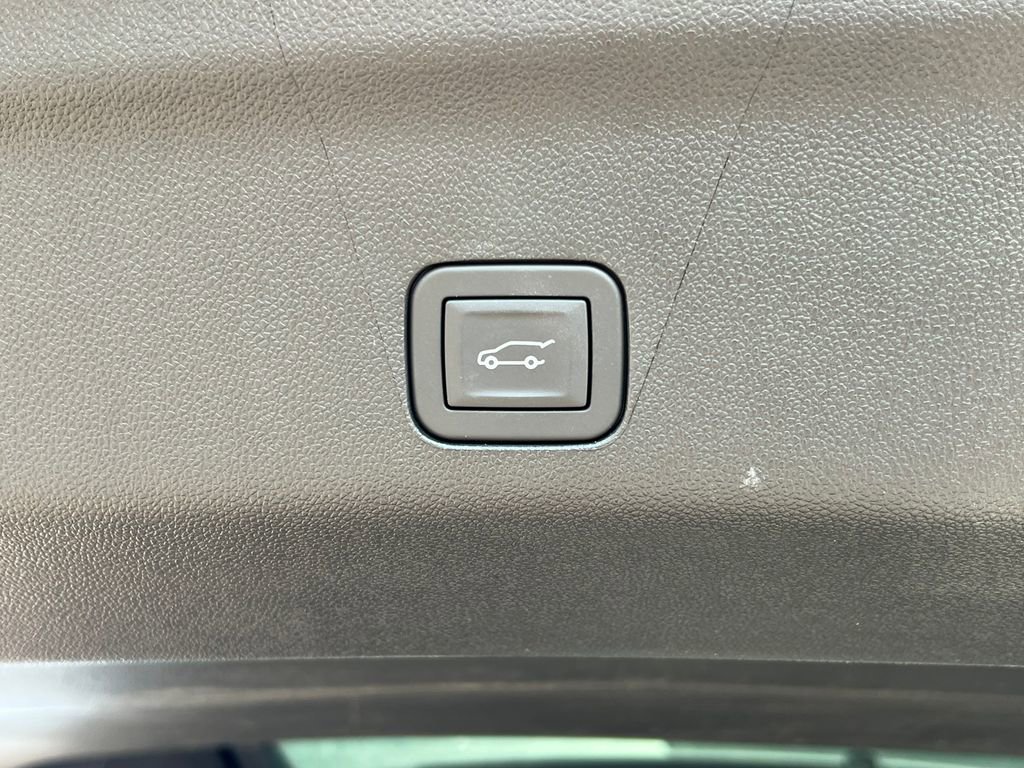 New 2025 GMC Yukon XL Denali w/ Denali Reserve Package image 38