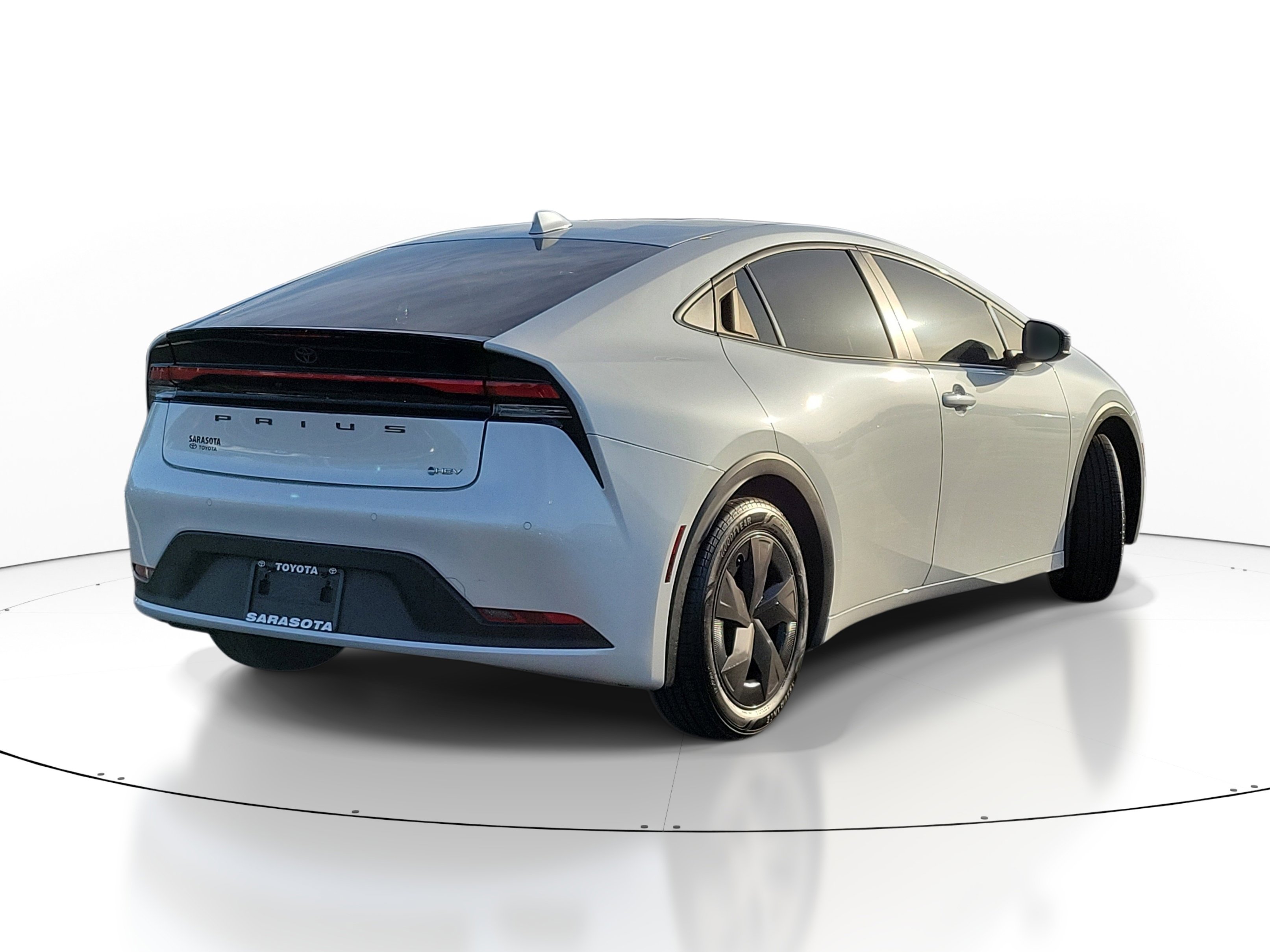 Used 2023 Toyota Prius LE FWD image 6