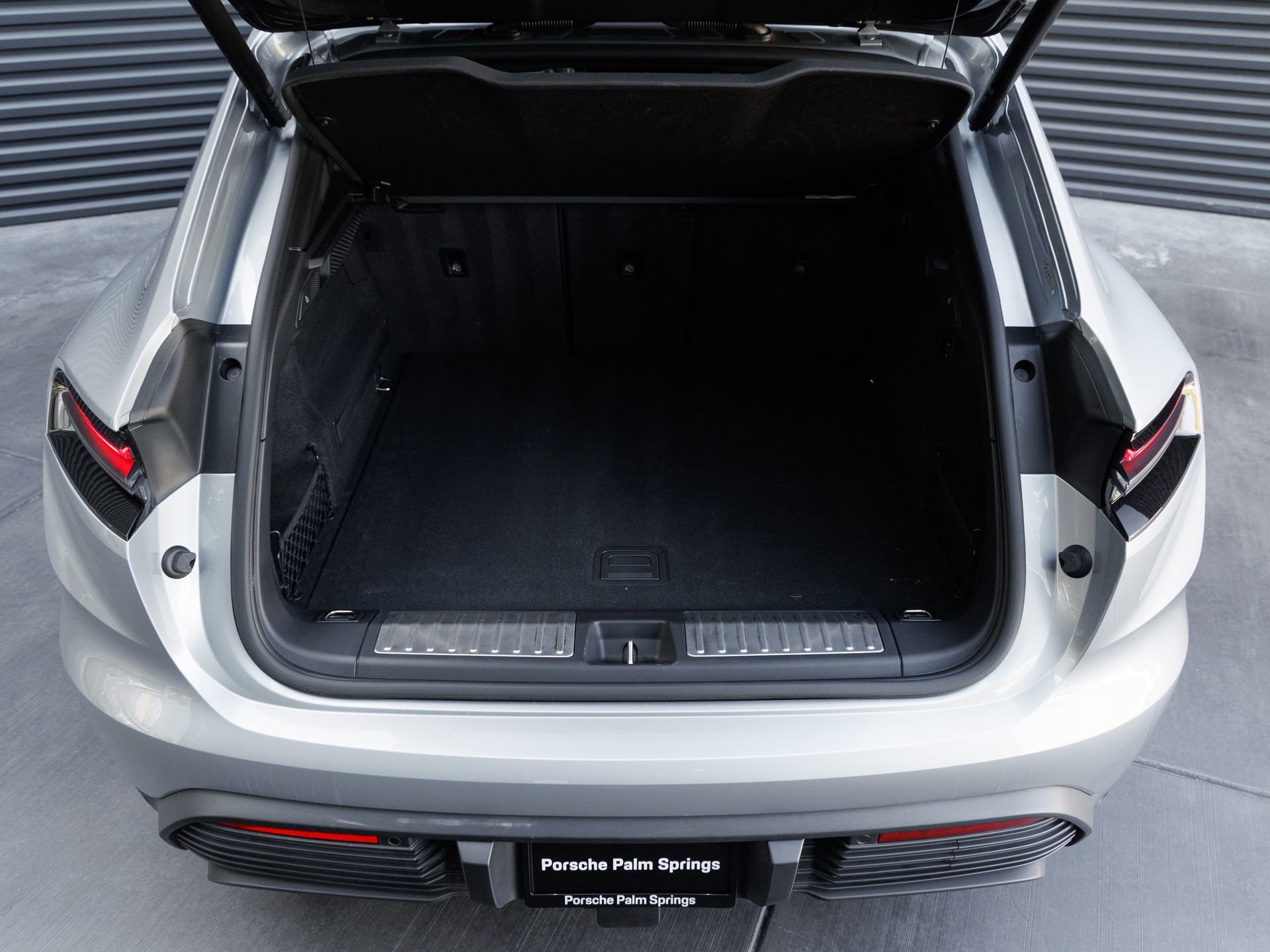 Certified 2025 Porsche Macan 4S Electric AWD/4WD image 27