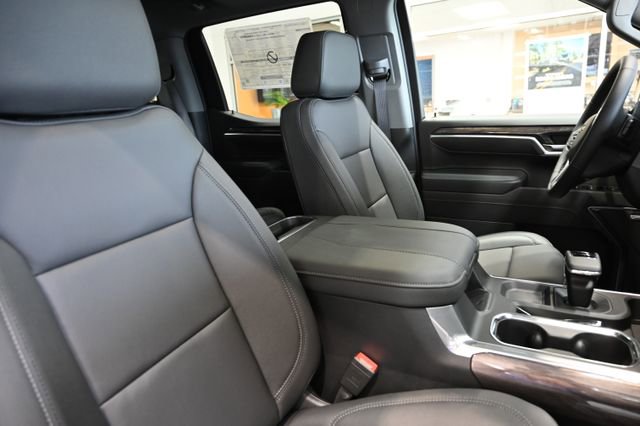 New 2026 Chevrolet Silverado 1500 LTZ w/ LTZ Premium Package AWD/4WD image 11