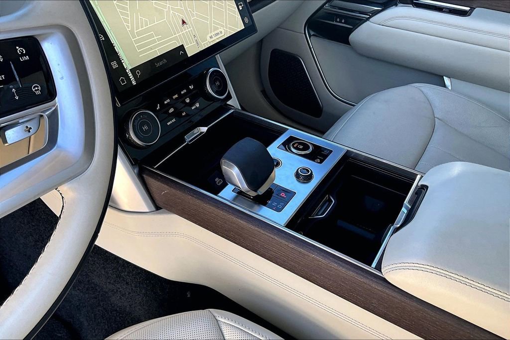 Used 2023 Land Rover Range Rover Autobiography image 14