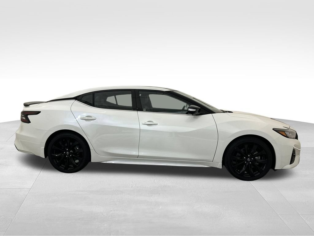 Used 2023 Nissan Maxima SR w/ Sport Mat Group FWD image 7