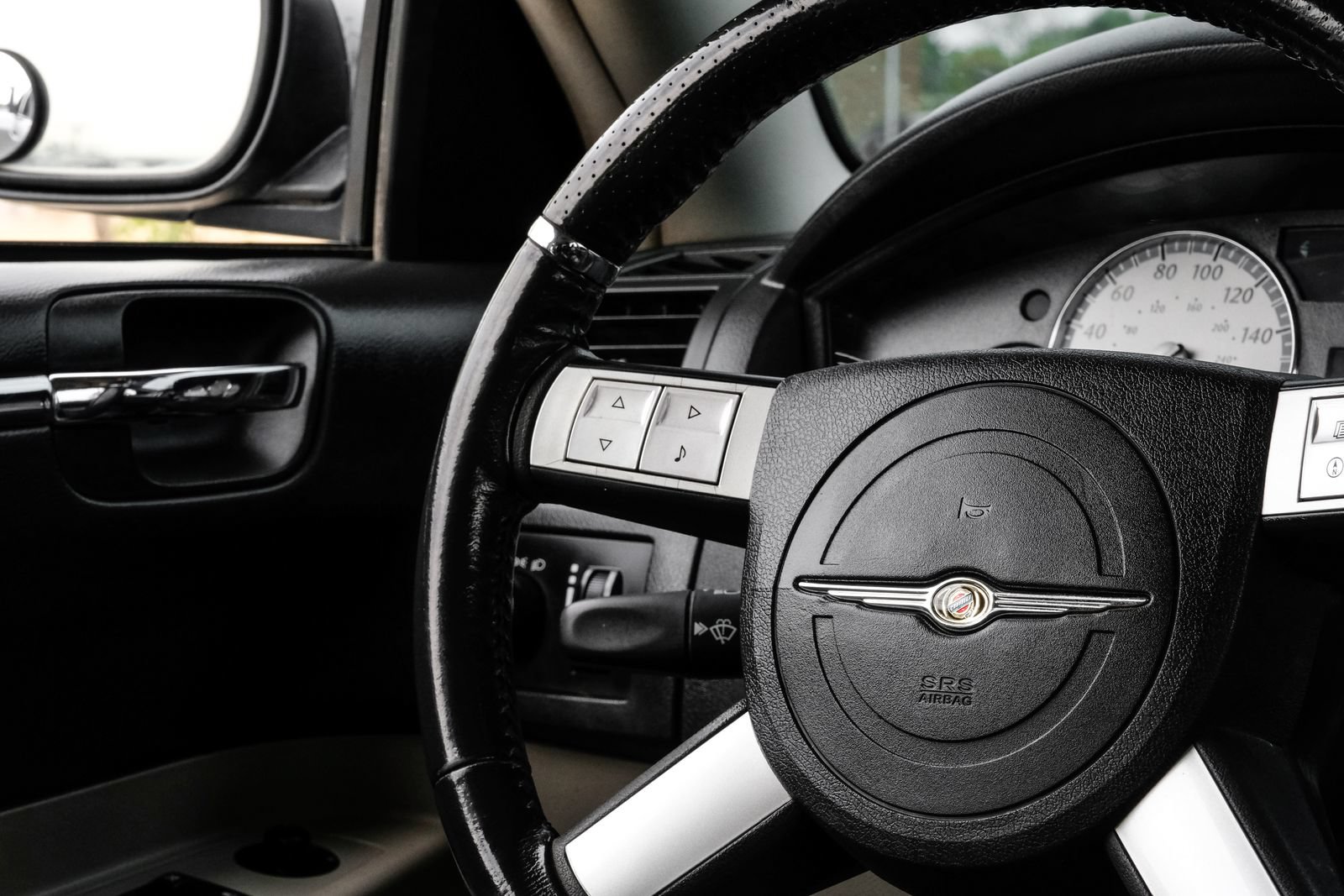 Used 2006 Chrysler 300 SRT8 w/ SRT Option Group II RWD image 15