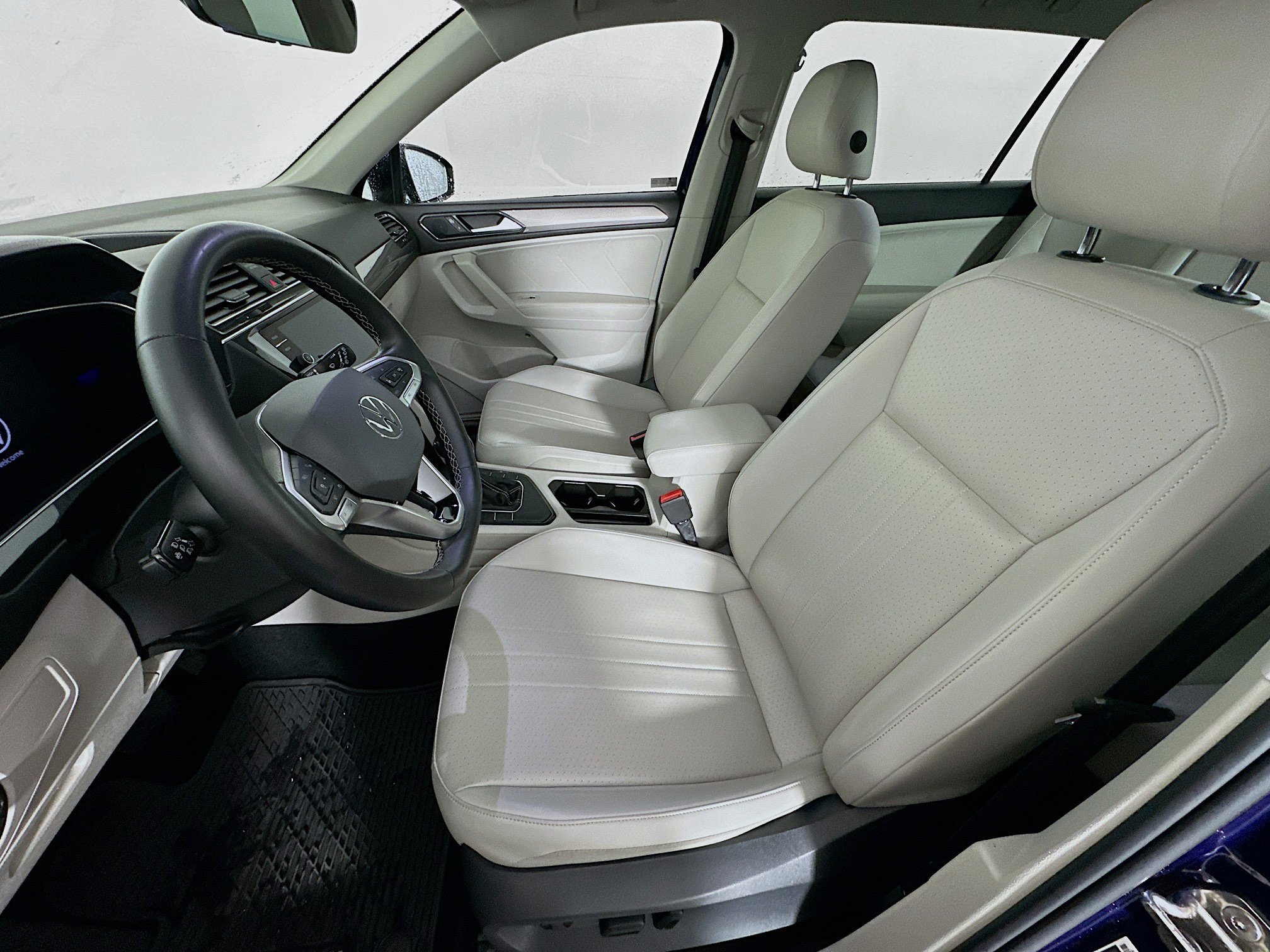 Used 2022 Volkswagen Tiguan SE image 13