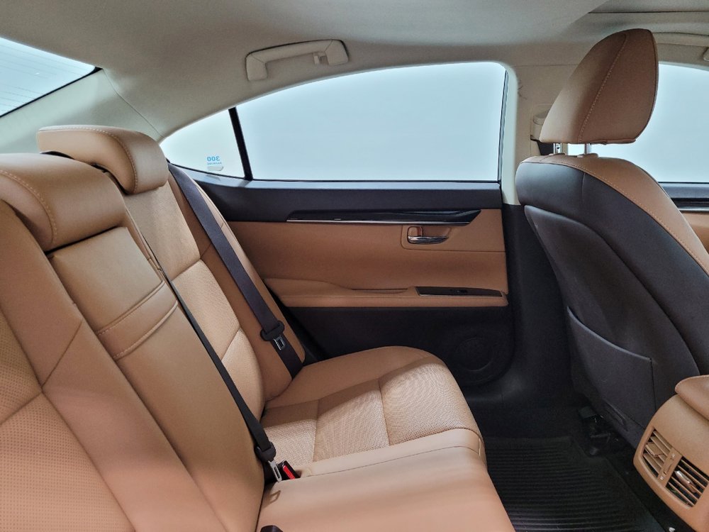 Used 2018 Lexus ES 350 w/ Navigation System Package image 19