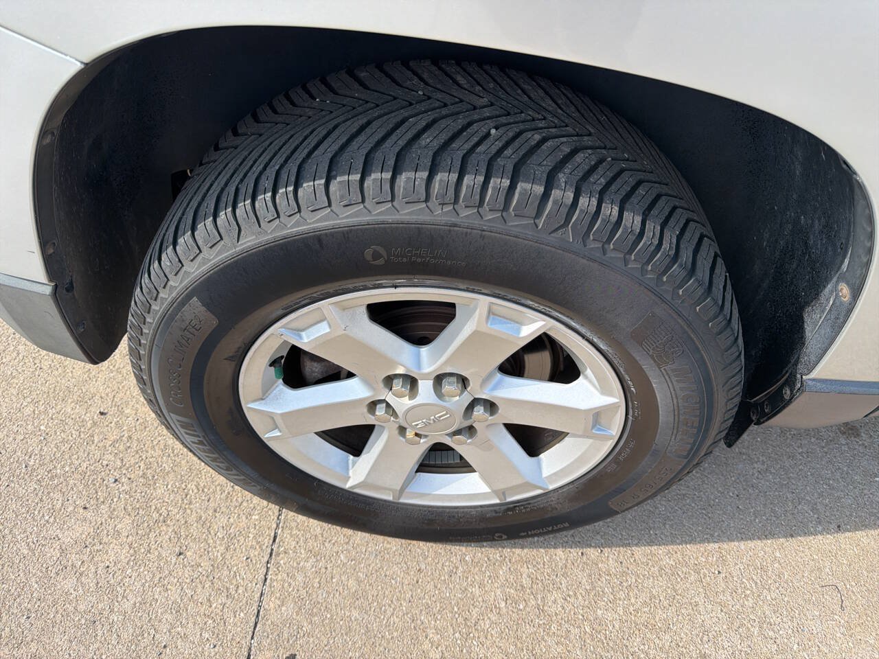 Used 2014 GMC Acadia SLE FWD image 11