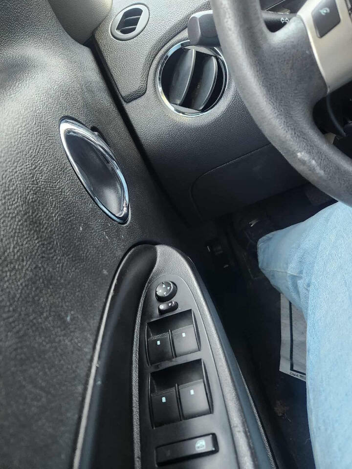 Used 2010 Chevrolet HHR LS image 22