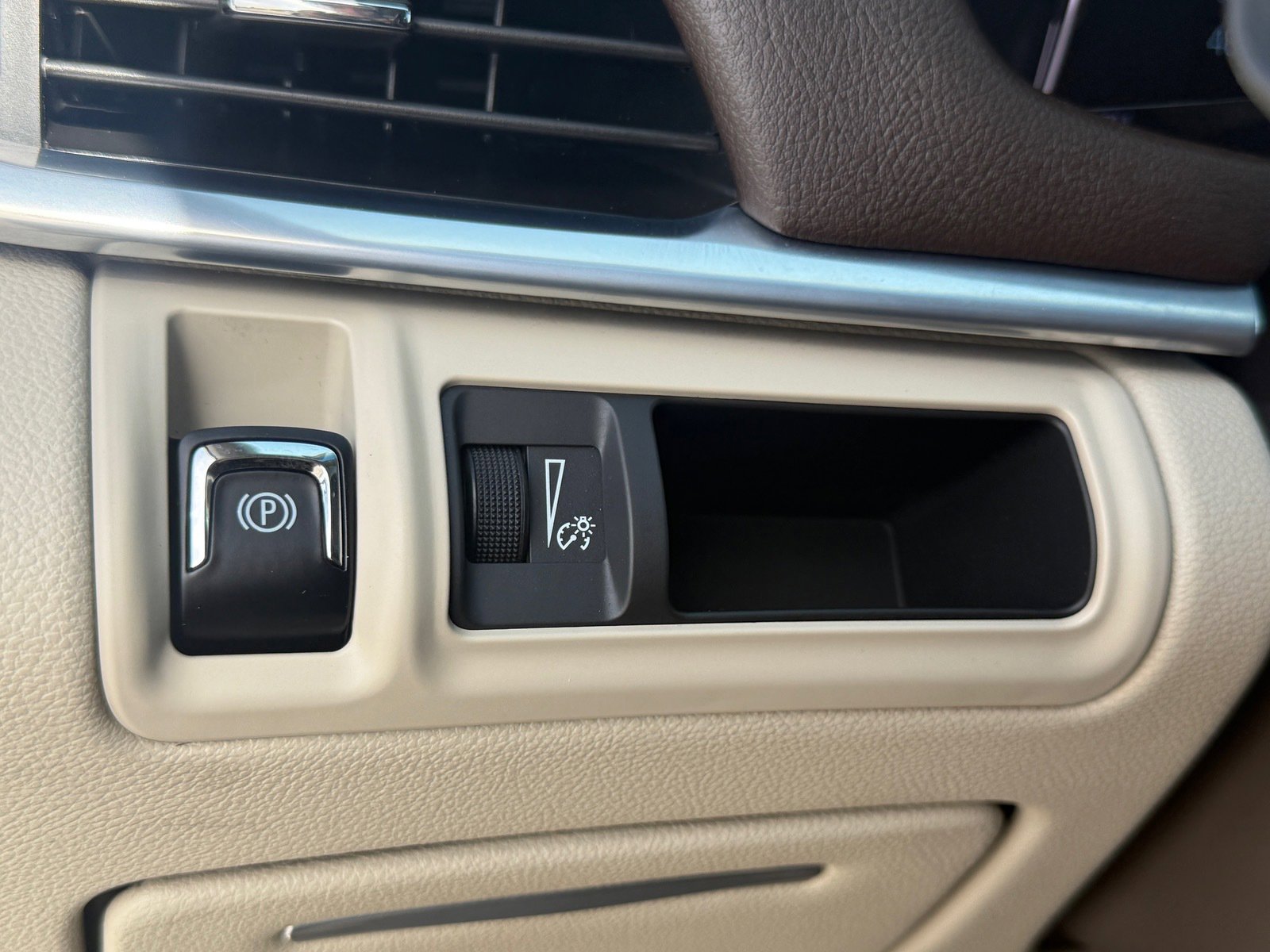 Used 2016 Cadillac XTS Luxury w/ Driver Awareness Package FWD image 23