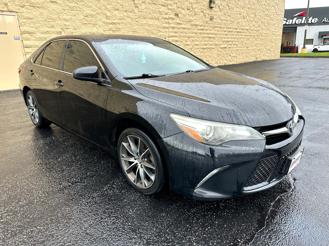 Used 2015 Toyota Camry SE image 7