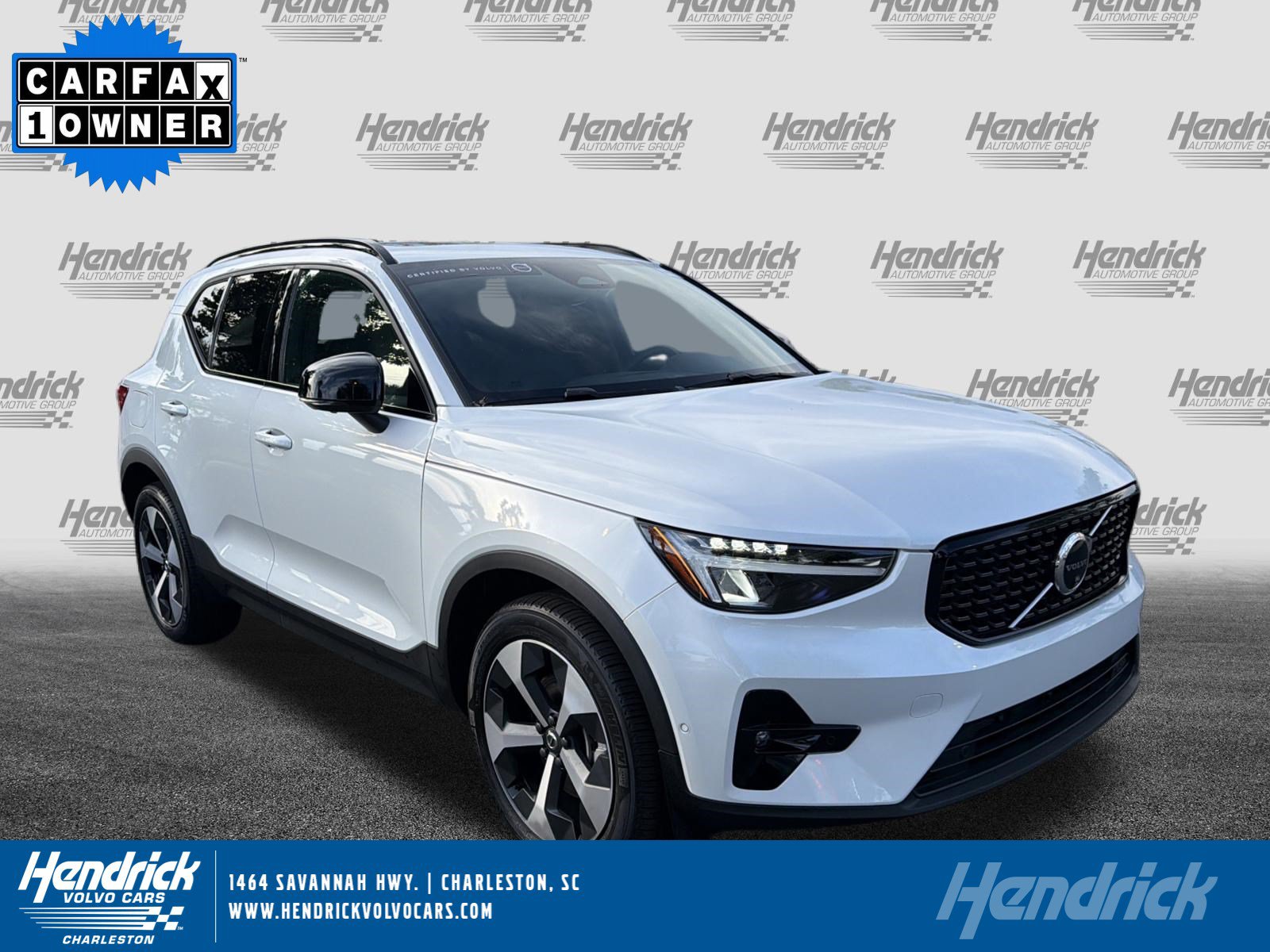 Certified 2025 Volvo XC40 B5 Plus AWD/4WD image 1