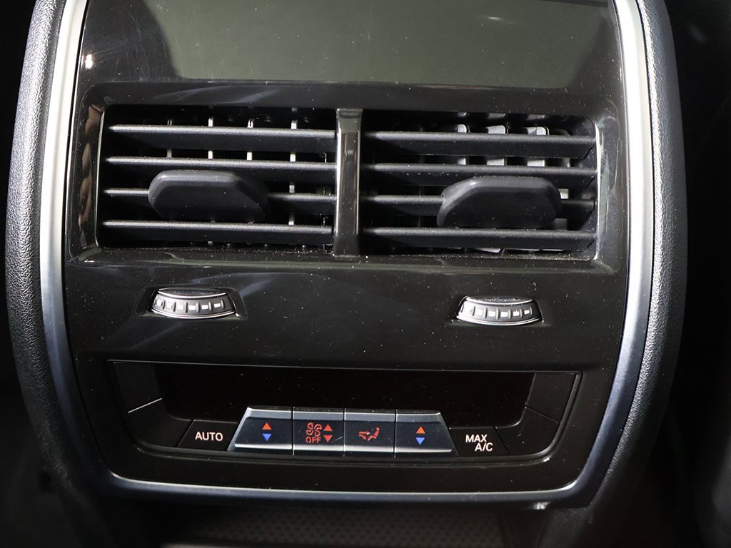 Used 2022 BMW X7 M50i image 63