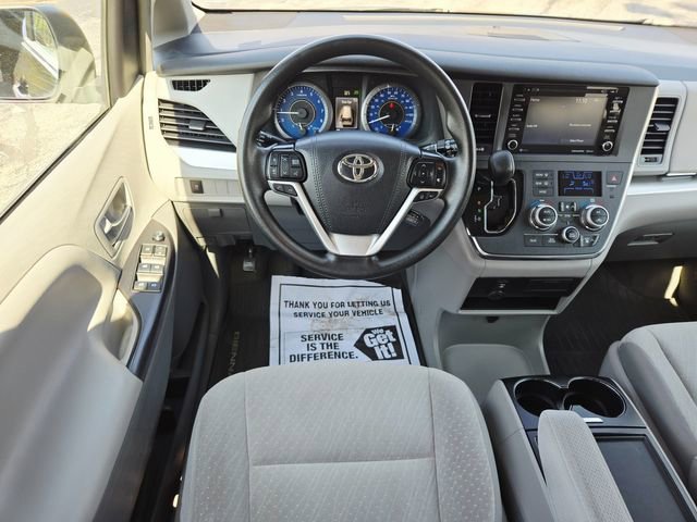 Used 2019 Toyota Sienna LE w/ LE Preferred Package FWD image 11