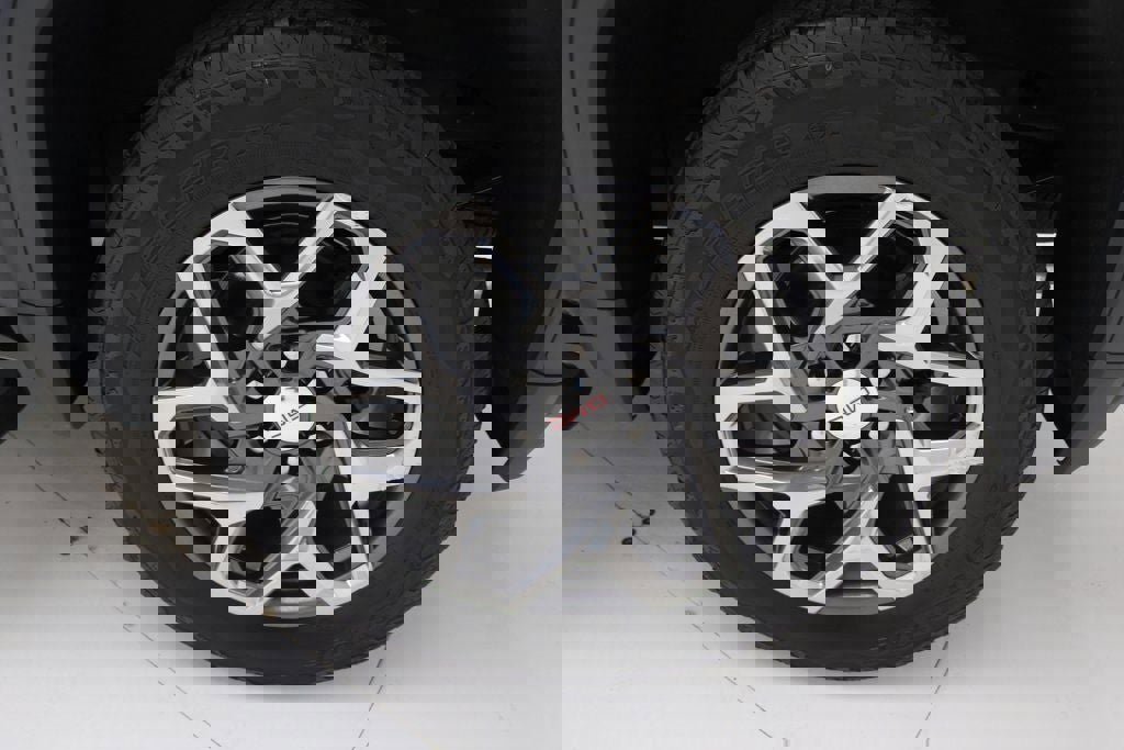 Used 2023 GMC Sierra 1500 SLT w/ X31 Off-Road Package image 11