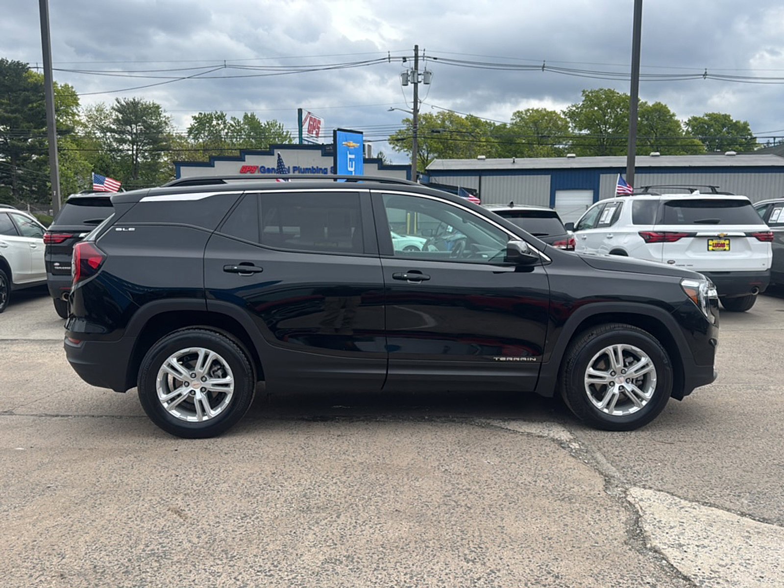 Used 2023 GMC Terrain SLE w/ Driver Convenience Package AWD/4WD image 9