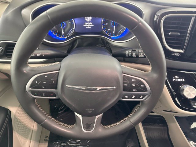 Used 2023 Chrysler Pacifica Touring-L FWD image 26