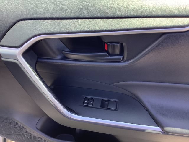 Used 2022 Toyota RAV4 LE AWD/4WD image 38