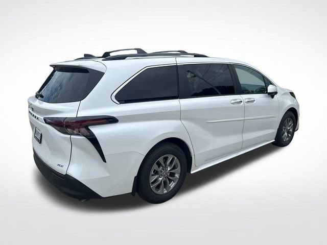 Used 2026 Toyota Sienna XLE AWD/4WD image 9