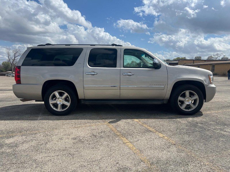 Used 2009 Chevrolet Suburban LTZ RWD image 5