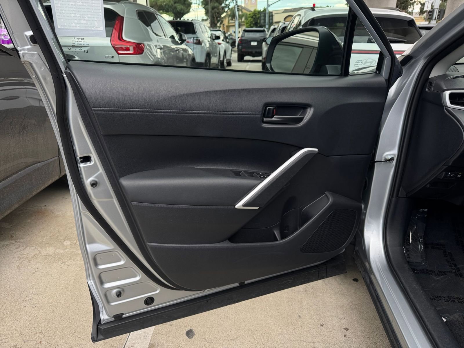 Used 2025 Toyota Corolla Cross LE image 20